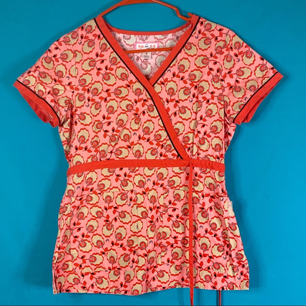💮 Koi by Kathy Peterson Scrub Top 💮